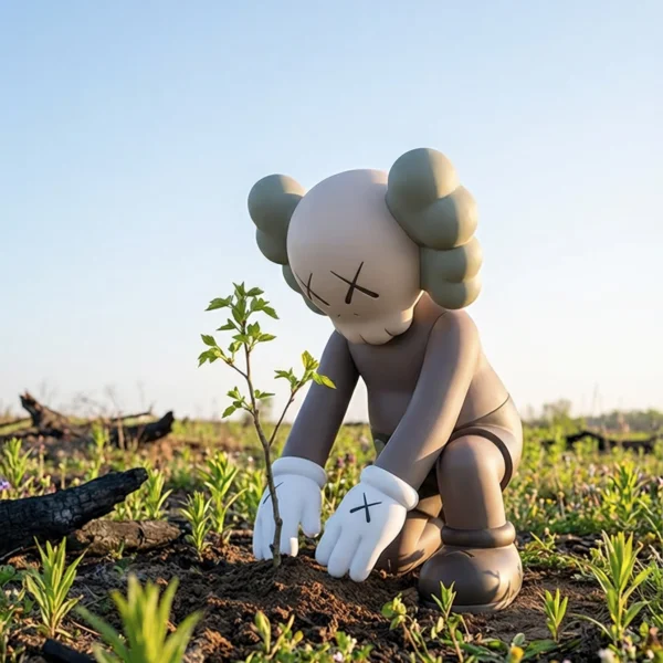 Kaws — Renaissance, figure Kaws agenouillée plantant une jeune pousse dans la terre, art mural premium