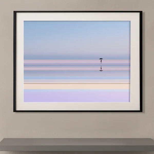 Tableau lignes horizon minimaliste silhouette parapluie bandes pastel reflet eau — Graphic Avenue