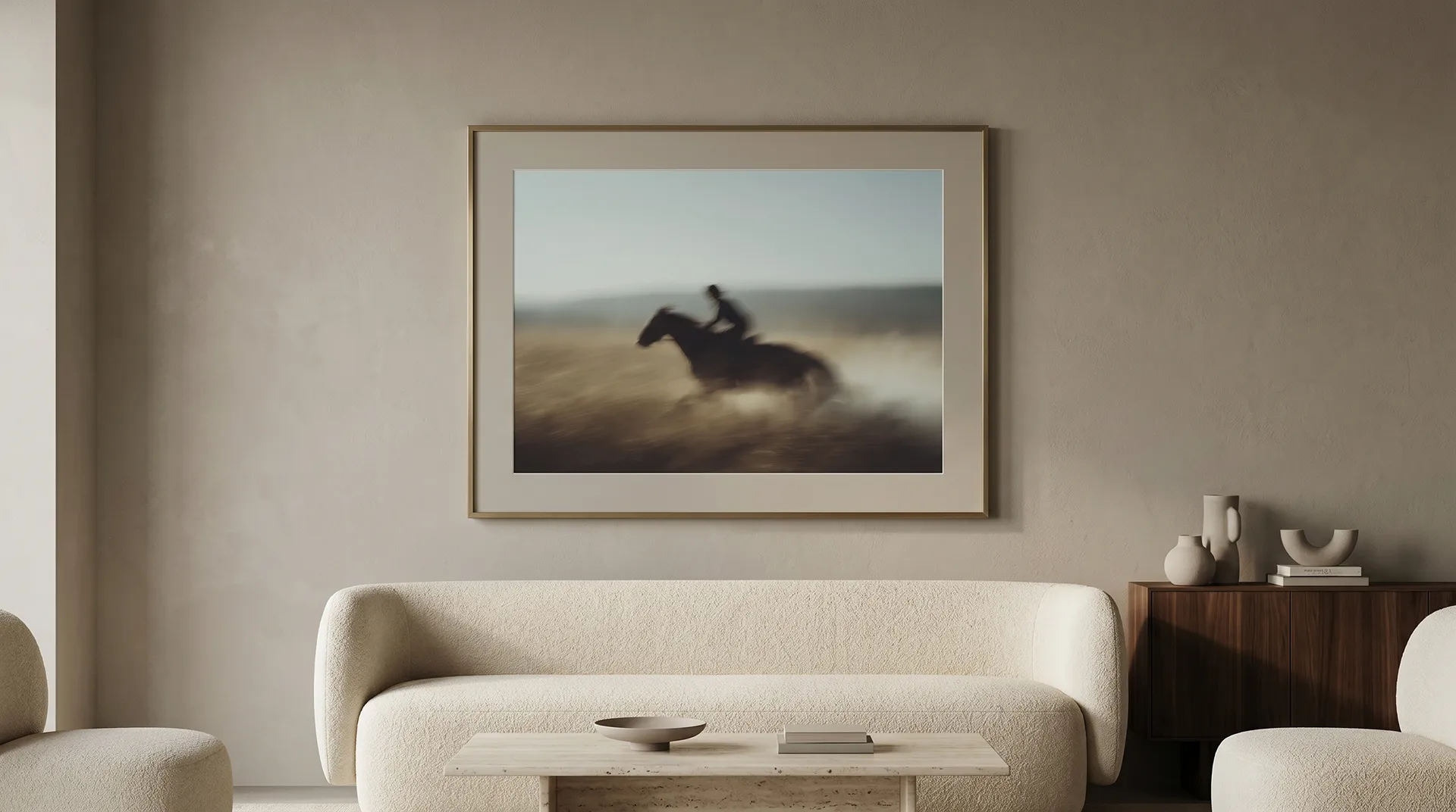Tableau galop en mouvement avec cheval et cavalier floutés dans un cadre noir Graphic Avenue