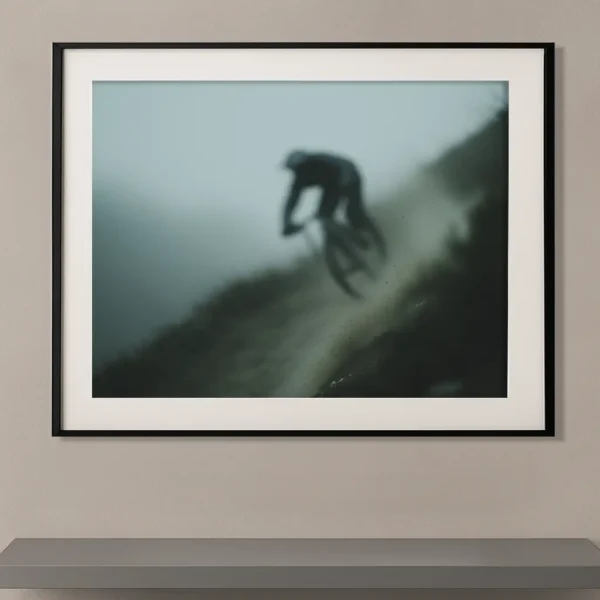 Tableau cyclisme en mouvement avec cycliste flouté sur route Graphic Avenue