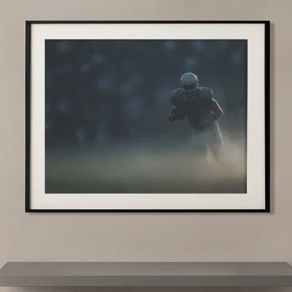 Tableau football américain en mouvement avec joueur flouté dans un cadre noir Graphic Avenue