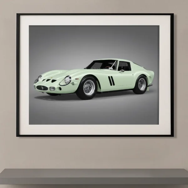 Tableau Ferrari 250 GTO vert céladon présenté sur fond gris minimaliste mettant en valeur les lignes iconiques de l'une des automobiles les plus prestigieuses de l'histoire.