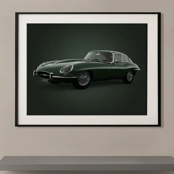 Tableau Jaguar Type E vert British Racing Green sur fond vert foncé minimaliste mettant en valeur les lignes emblématiques de cette voiture de collection britannique.