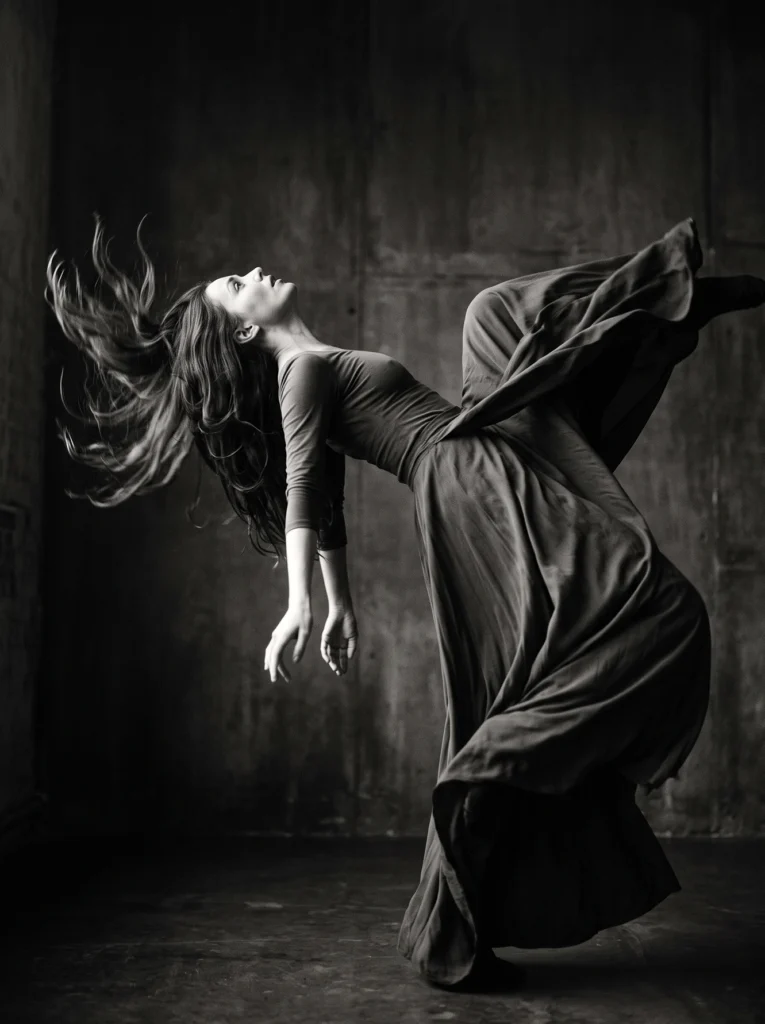 Abandon — Tableau Femme en Mouvement Noir et Blanc