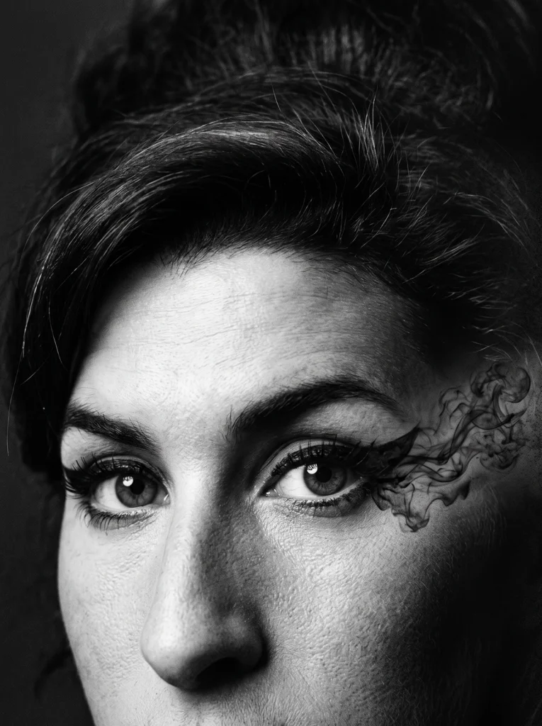 Amy Winehouse — Regard de Fumée — Tableau Célébrité Noir et Blanc
