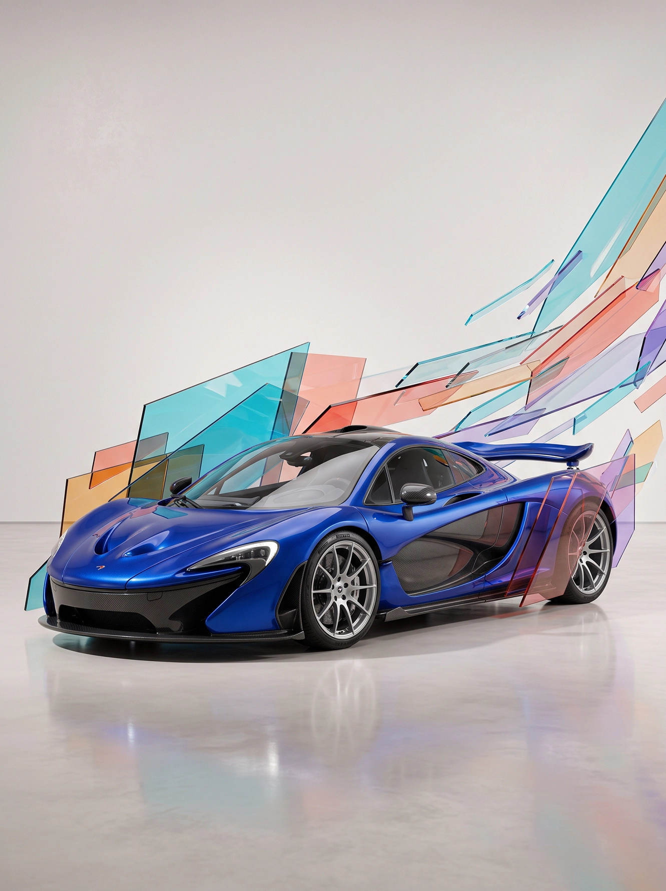 Élan Chromatique — McLaren P1 avec éclats géométriques translucides, lignes aérodynamiques, art mural premium
