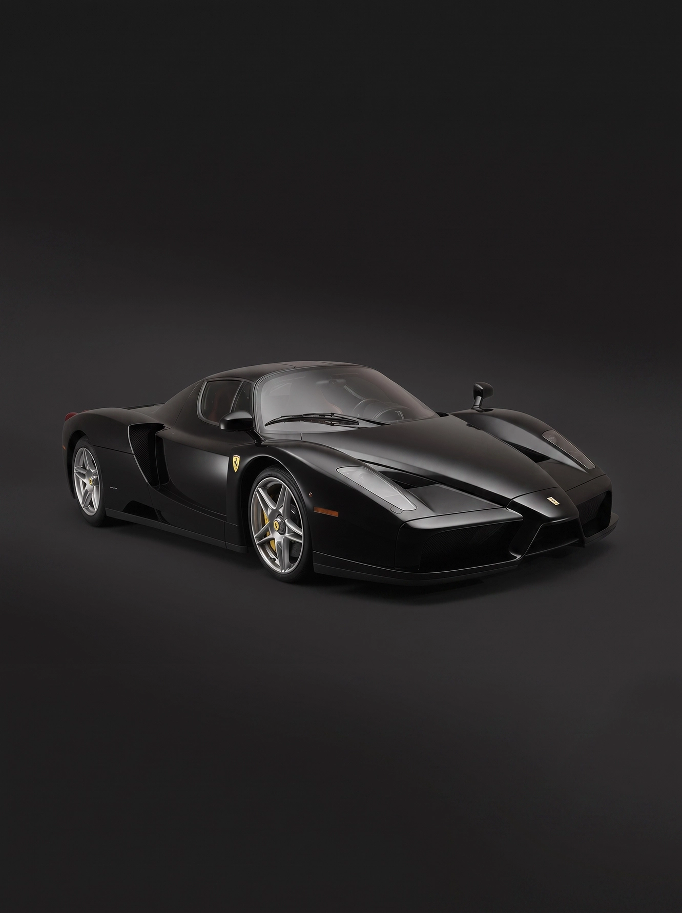 Enzo Nero Assoluto — Ferrari Enzo en noir monochrome, lignes aérodynamiques, art mural premium