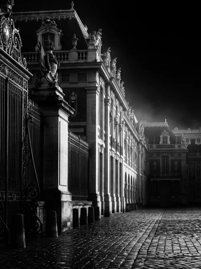 Versailles Silence Royal — Tableau Château Noir et Blanc