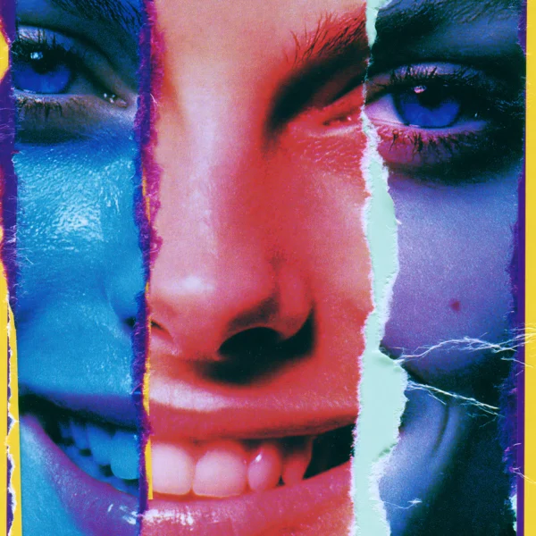 Visages Déchirés — collage vertical de portraits féminins en bleu, rouge, rose et violet, art mural premium