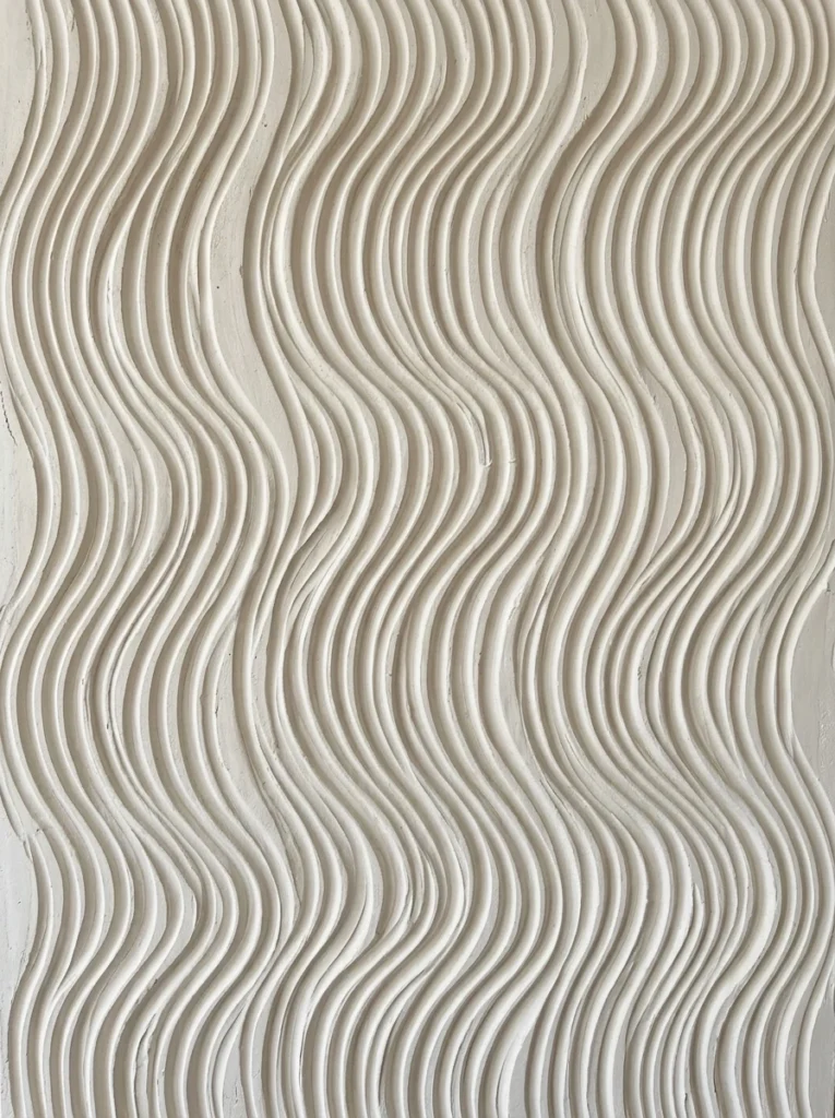 L’Onde Linéaire & Craie Blanche – Tableau Reliefs d’Argile Peignée